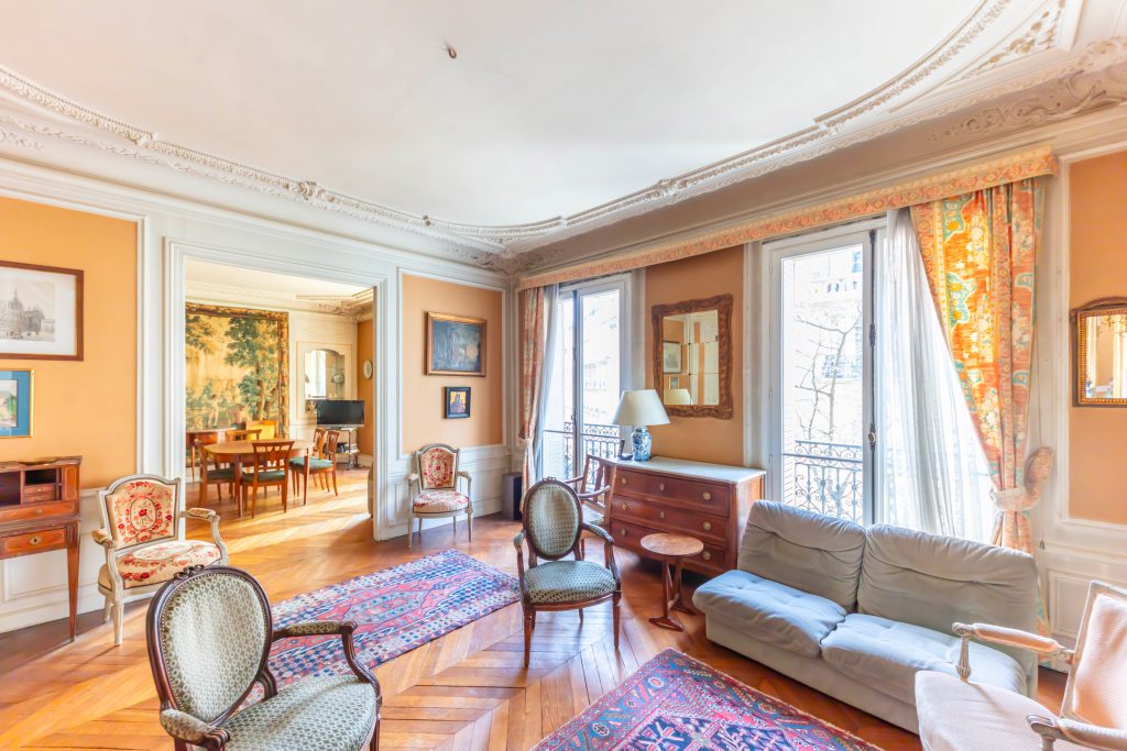 Haussmannien pierre de taille, métro Jasmin, 6 pièces 152 m²