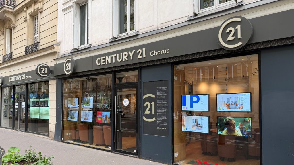 CENTURY 21 Chorus