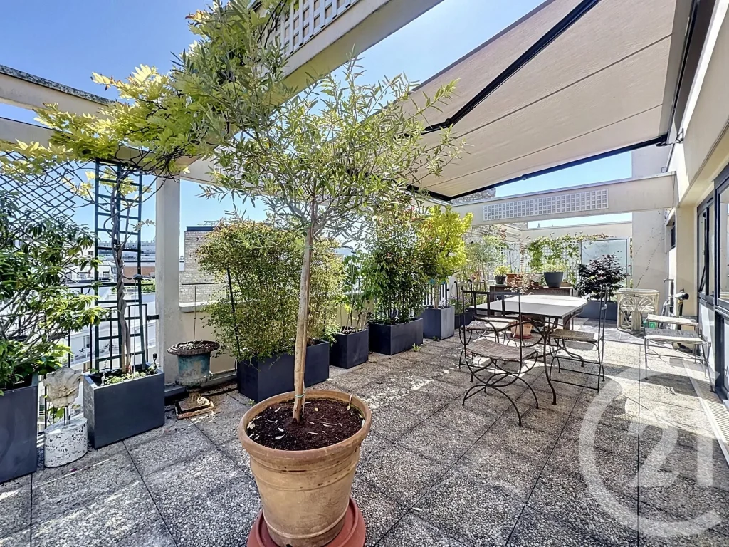 Dernier étage d&rsquo;exception avec terrasse arborée de 45 m²