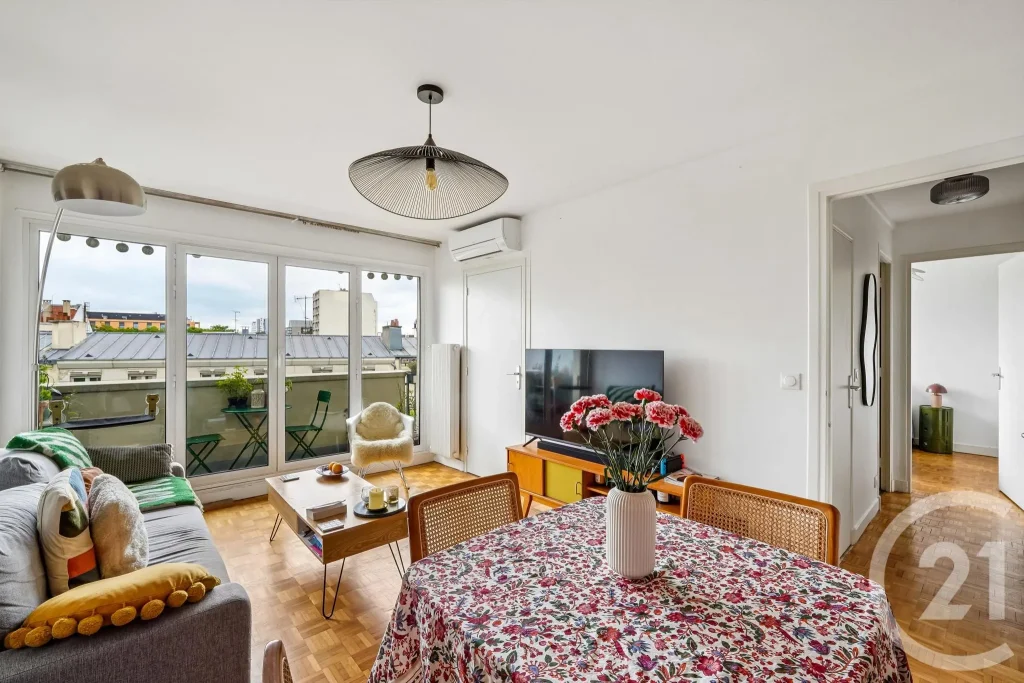F2 avec balcon, 6e étage, vue dégagée, agencement optimal