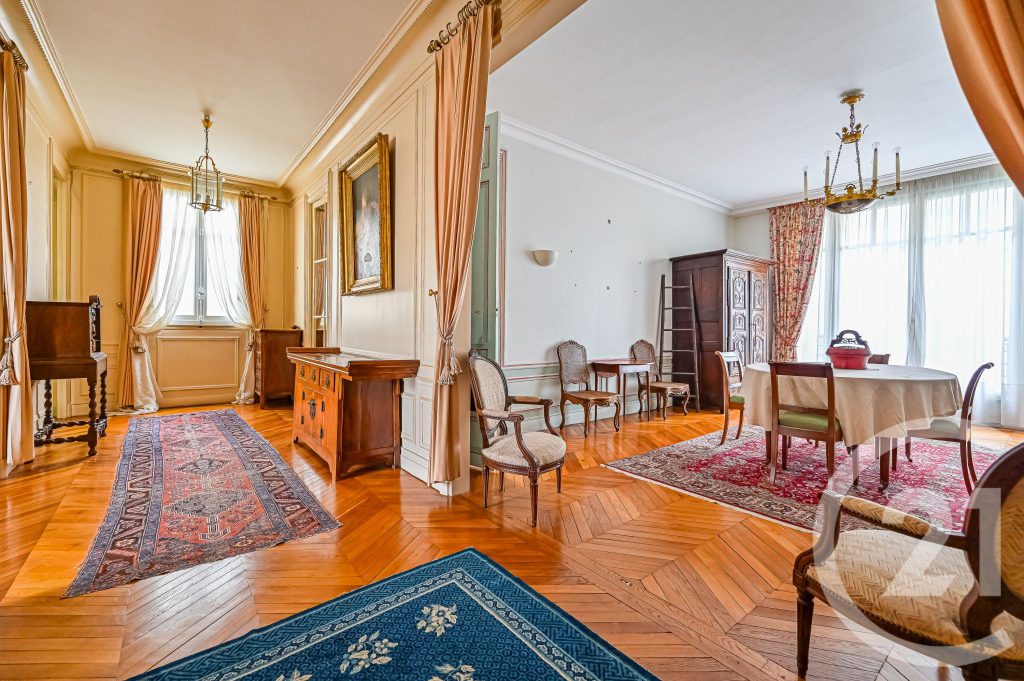 Appartement familial de 159 m² à rénover, vue Boulainvilliers et Tour Eiffel – Paris 16ème