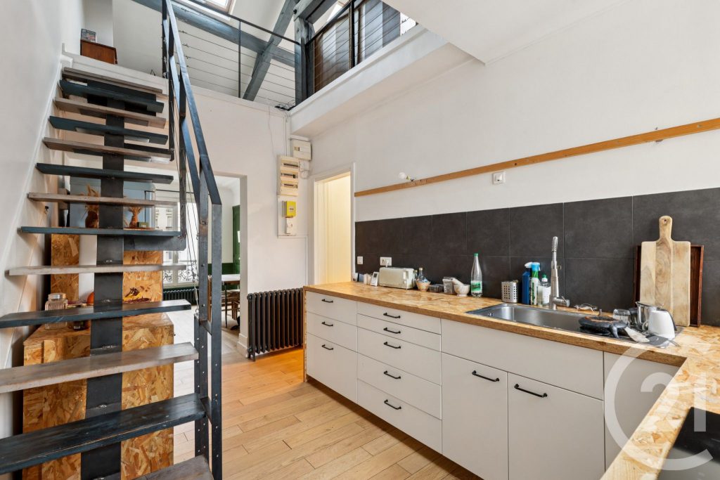 Duplex de caractère 5 pièces 162 m², dernier étage — Paris 20e Place de la Réunion