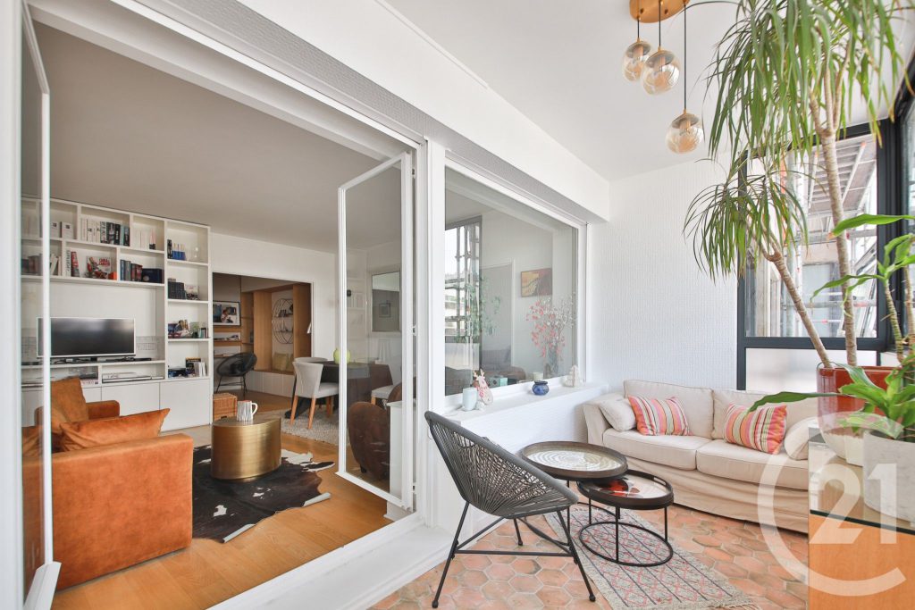 Appartement 2 pièces 71 m² rénové par architecte avec loggia, Lecourbe